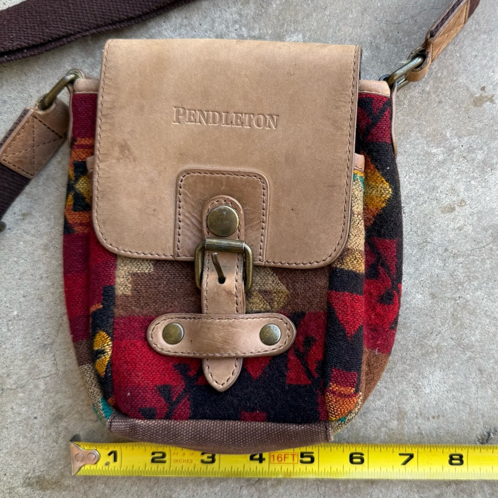 Pendleton Southwest Print Crossbody Bag - Picture 4 of 7